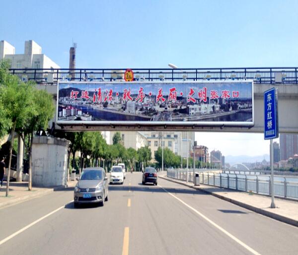 張家口戶外橋體是三面翻廣告