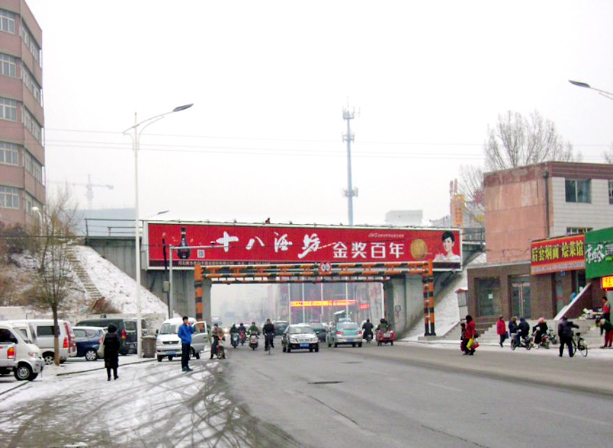 鉆石路鐵路橋三面翻